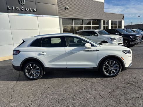 Used 2022 Lincoln Nautilus Reserve w/ Equipment Group 201A image 8