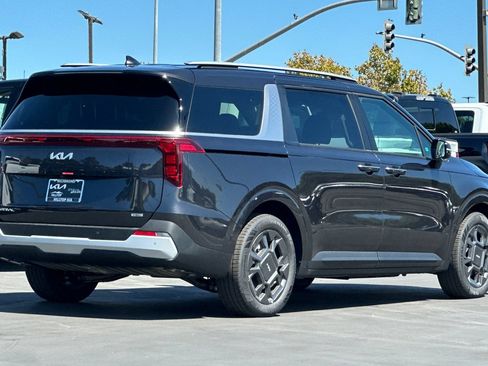 New 2026 Kia Carnival EX FWD image 4