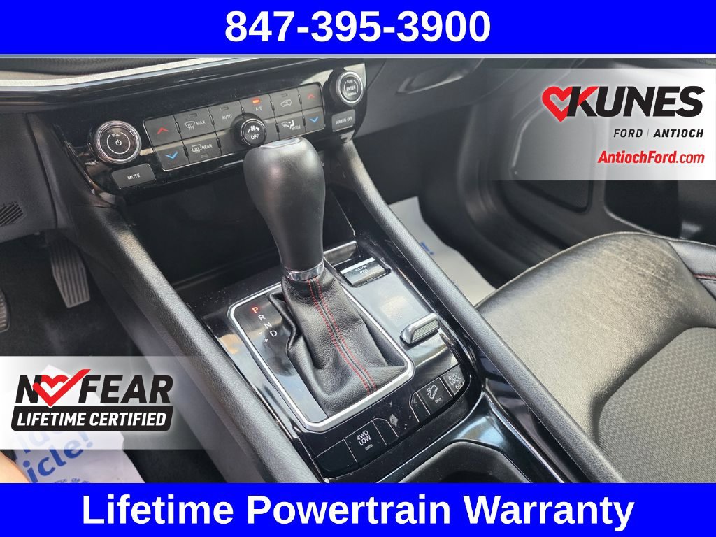 Used 2025 Jeep Compass Trailhawk AWD/4WD image 39