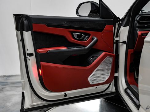 Used 2022 Lamborghini Urus image 91