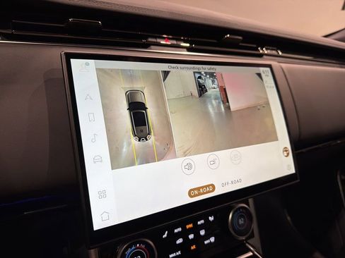 Used 2023 Land Rover Range Rover Long Wheelbase SE image 18