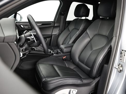 Certified 2026 Porsche Macan AWD/4WD image 5