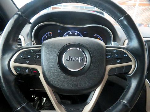 Used 2017 Jeep Grand Cherokee Laredo image 34
