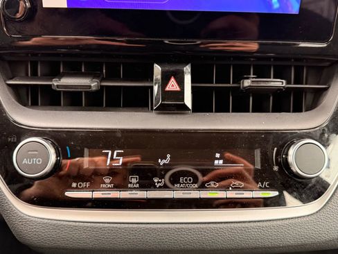 Used 2025 Toyota Corolla LE image 22