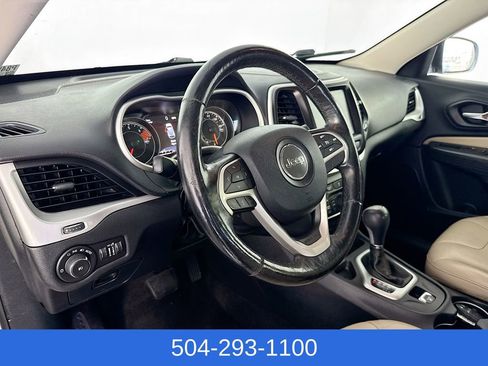 Used 2017 Jeep Cherokee Limited image 9
