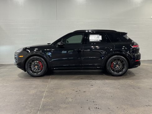 New 2026 Porsche Cayenne GTS AWD/4WD image 2