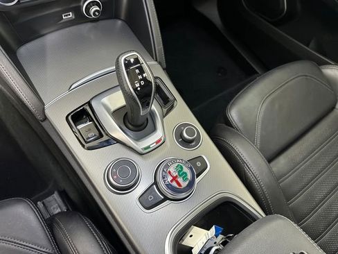 Used 2022 Alfa Romeo Stelvio Veloce image 20