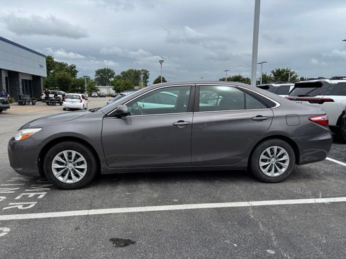 Used 2017 Toyota Camry LE FWD image 6