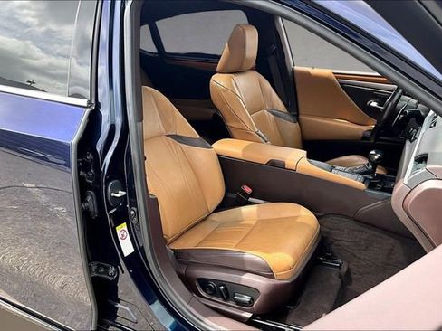 Used 2019 Lexus ES 350 Ultra Luxury w/ Accessory Package FWD image 7