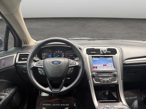 Used 2018 Ford Fusion SE w/ Fusion SE Technology Package FWD image 26