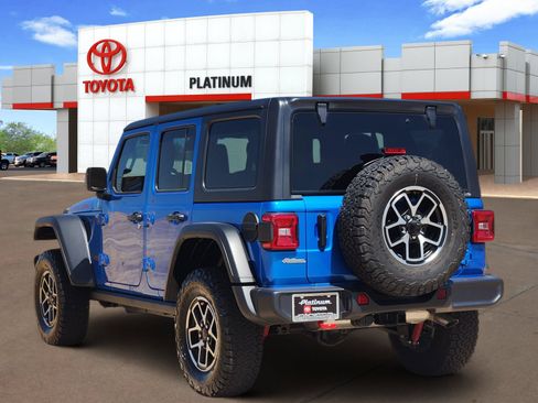 Used 2025 Jeep Wrangler Unlimited Rubicon w/ Convenience Group AWD/4WD image 5