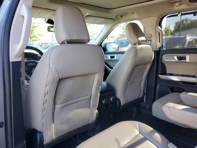 Used 2022 Ford Explorer Limited w/ Equipment Group 301A AWD/4WD image 13