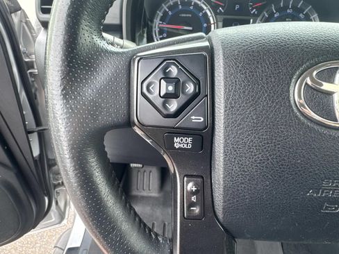 Used 2018 Toyota 4Runner TRD Off-Road Premium AWD/4WD image 23