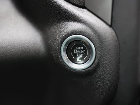 Used 2023 Chevrolet Silverado 1500 Custom image 35