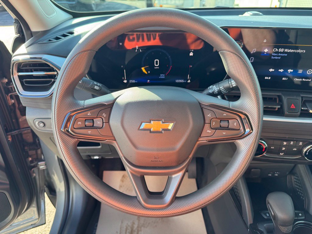 Used 2024 Chevrolet TrailBlazer LS w/ LS Convenience Package FWD image 12