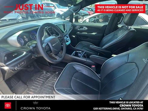 Used 2023 Chrysler Pacifica Limited w/ S Appearance Package AWD/4WD image 7