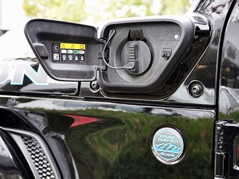 Used 2021 Jeep Wrangler Unlimited Rubicon 4xe image 12