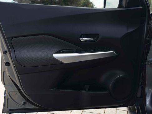 Used 2018 Nissan Kicks SV FWD image 33