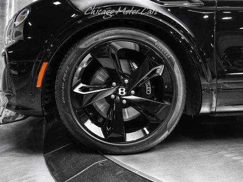 Used 2023 Bentley Bentayga Plug-In Hybrid image 50