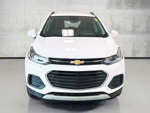 Certified 2022 Chevrolet Trax LT w/ LT Convenience Package image 2