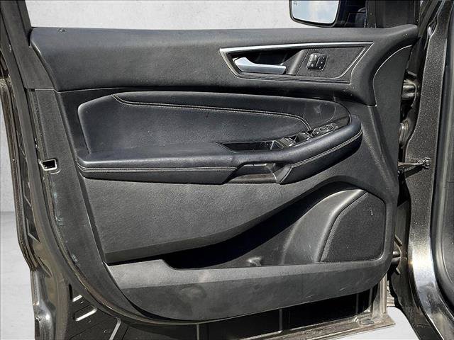 Used 2016 Ford Edge Titanium FWD image 15