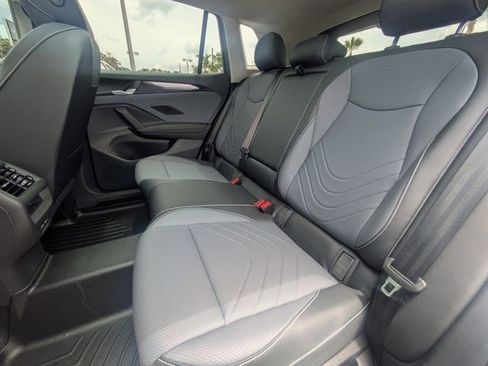 Used 2026 Volkswagen Tiguan SE FWD image 14