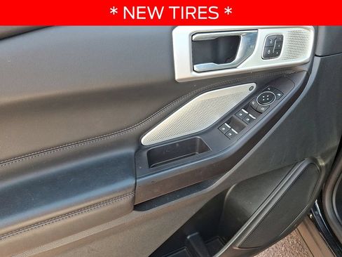 Used 2020 Ford Explorer Platinum w/ Premium Technology Package AWD/4WD image 12