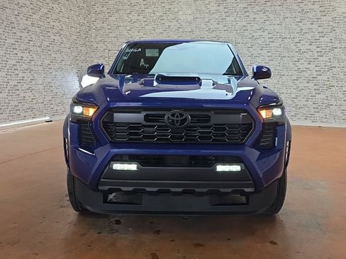 Used 2025 Toyota Tacoma TRD Sport AWD/4WD image 2