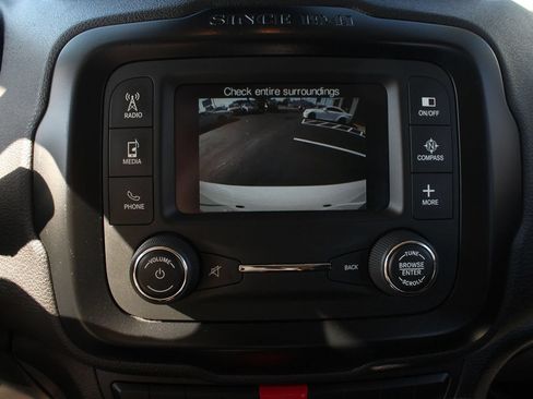 Used 2015 Jeep Renegade Trailhawk AWD/4WD image 28
