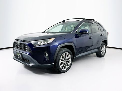 Used 2021 Toyota RAV4 XLE Premium image 3