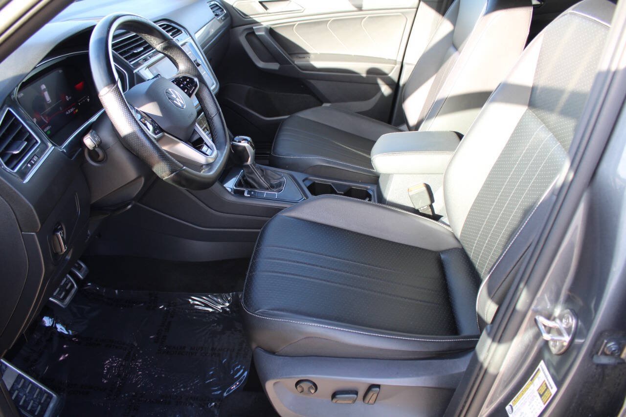 Used 2023 Volkswagen Tiguan SE R-Line FWD image 16