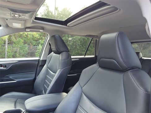 Certified 2020 Toyota RAV4 XLE Premium image 24