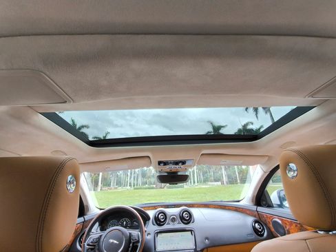 Used 2019 Jaguar XJ L Portfolio RWD image 12