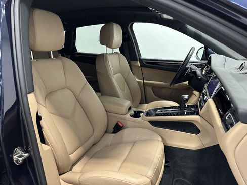 Used 2023 Porsche Macan AWD/4WD image 43