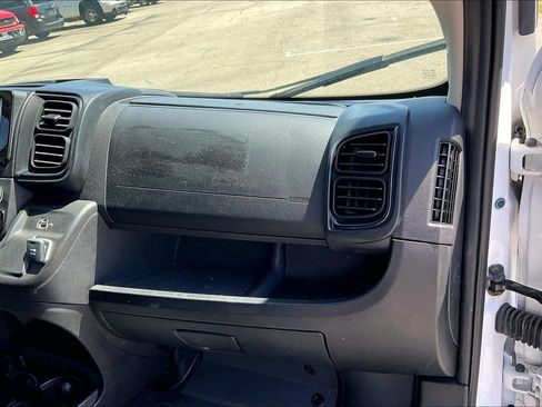 Used 2025 RAM ProMaster 2500 w/ U-Haul Equipment Group FWD image 13