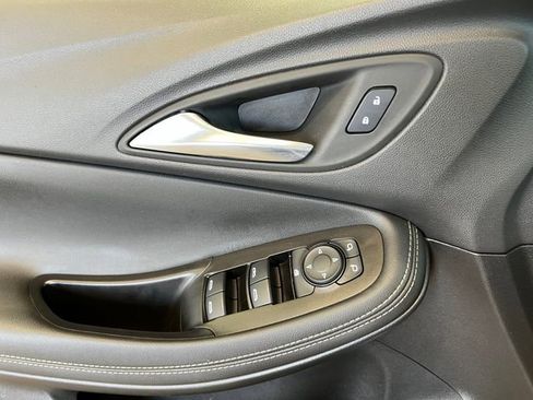 Used 2023 Buick Encore GX Select w/ Sport Touring Package FWD image 17