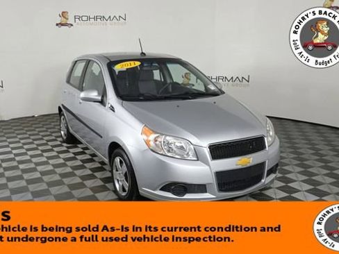 Used 2011 Chevrolet Aveo5 LT w/ LPO, Bodyside Molding Package image 3