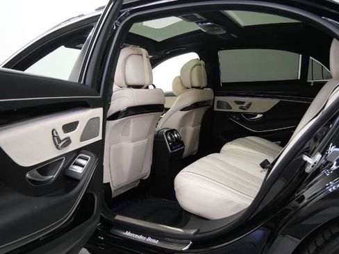 Used 2017 Mercedes-Benz S 550 4MATIC Sedan image 40