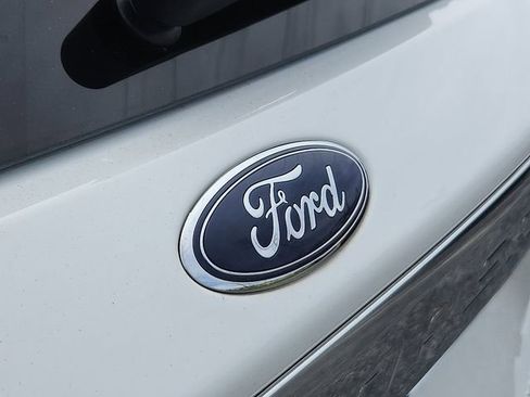 Certified 2022 Ford Explorer XLT w/ Equipment Group 202A image 23