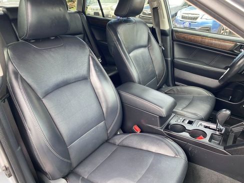 Used 2019 Subaru Outback 3.6R Limited w/ Popular Package #2 AWD/4WD image 17
