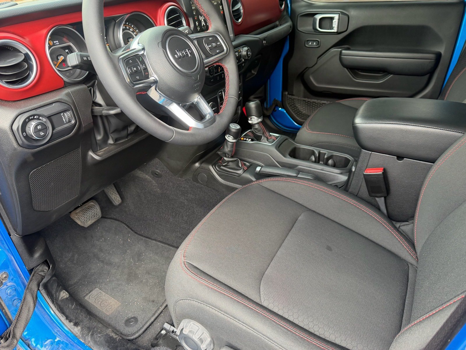 Used 2023 Jeep Gladiator Rubicon w/ LED Lighting Group AWD/4WD image 17