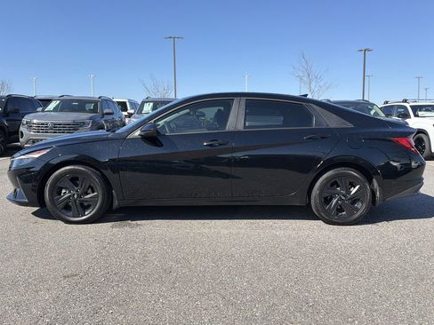 Used 2023 Hyundai Elantra SEL image 2