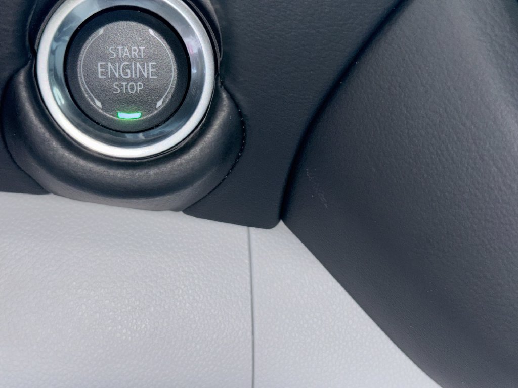 Used 2025 Chevrolet Suburban Premier RWD image 22