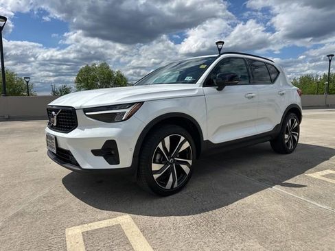 Certified 2023 Volvo XC40 B5 Plus w/ Protection Package Premier AWD/4WD image 4
