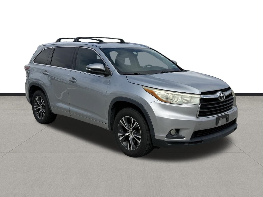 Used 2016 Toyota Highlander XLE FWD image 3