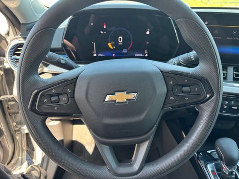 Used 2025 Chevrolet Trax LT FWD image 26