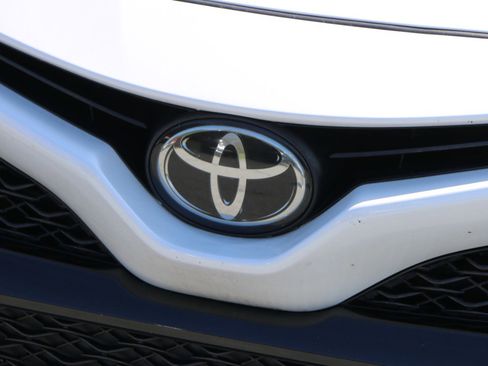 Used 2019 Toyota Camry XSE image 12