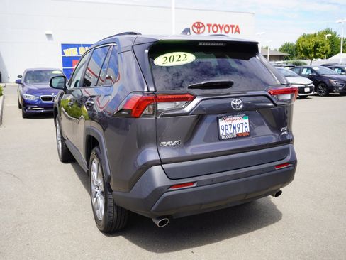 Used 2022 Toyota RAV4 XLE Premium AWD/4WD image 8