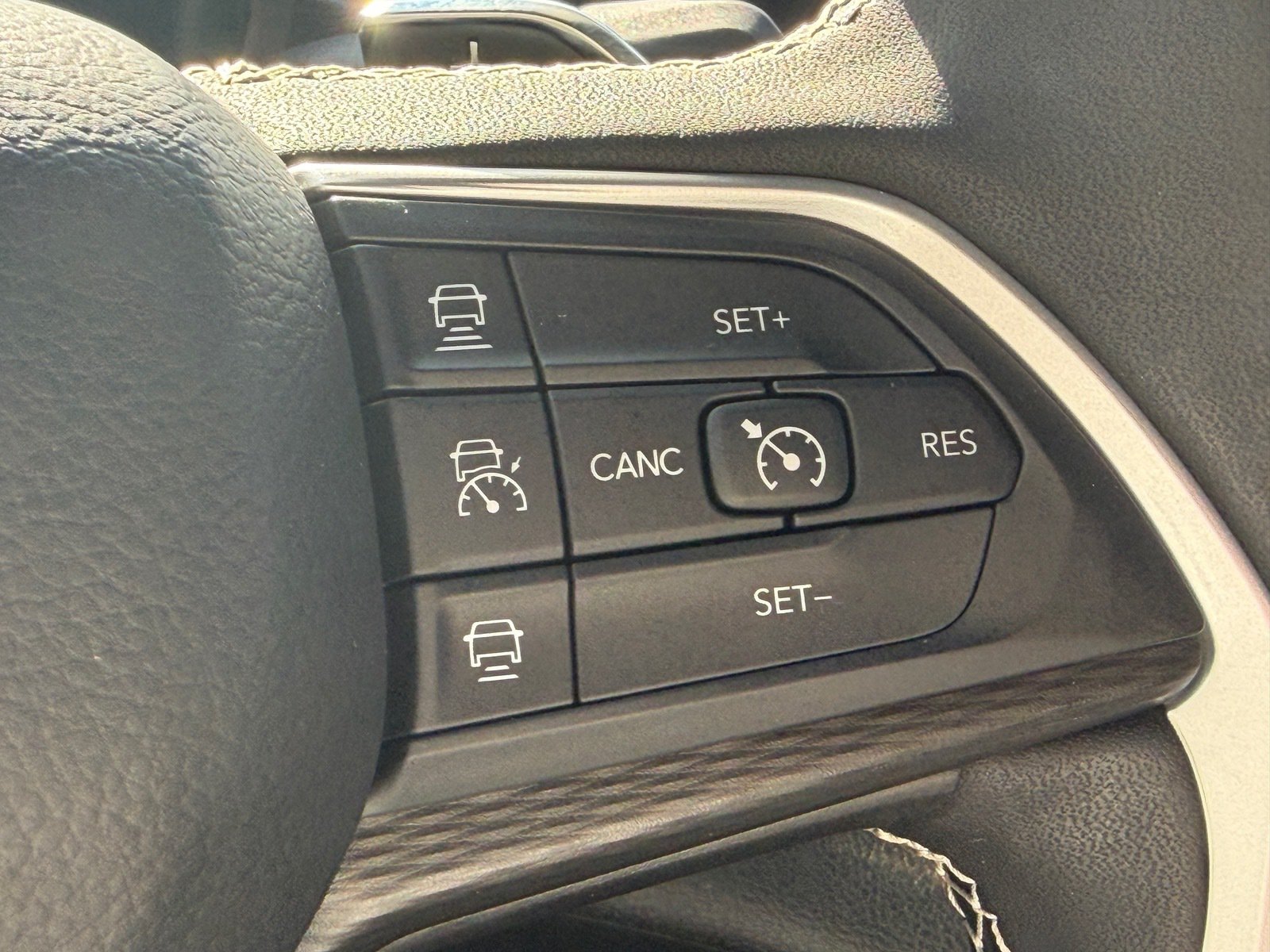 Used 2025 Jeep Grand Cherokee Laredo w/ MOPAR Finishing Package RWD image 27