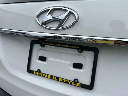 Used 2017 Hyundai Santa Fe Limited image 6